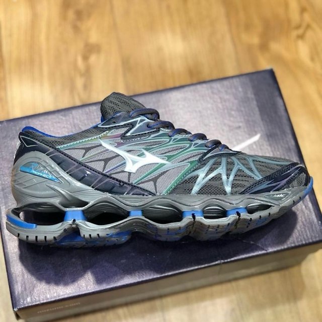 Tênis Mizuno wave prophecy Chumbo e azul Closet do Lins
