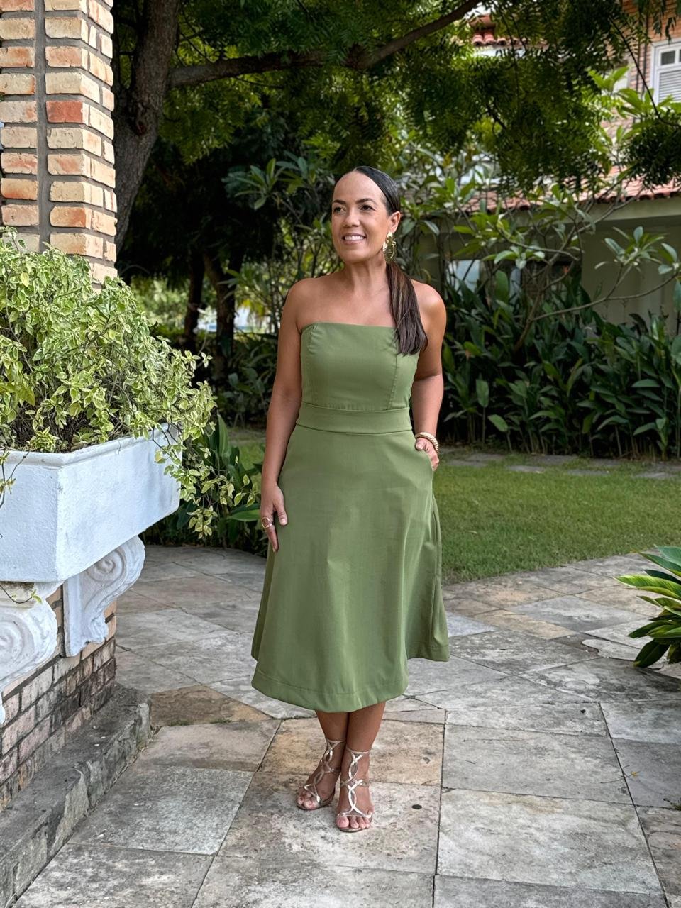 Vestido Tomara Que Caia Bolsos e Saia Midi