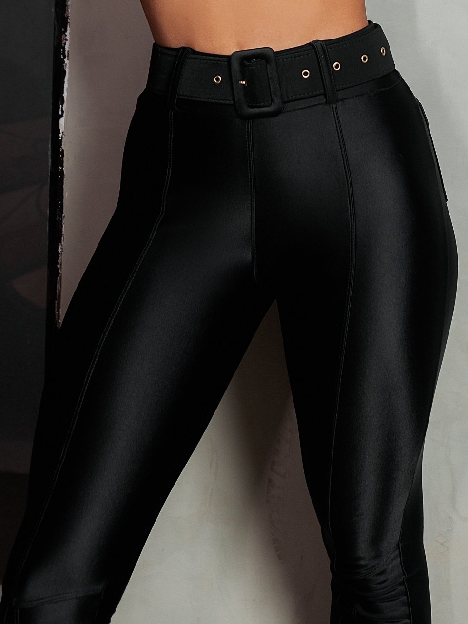 Calça Prada Flare Cinto Cereja Brand