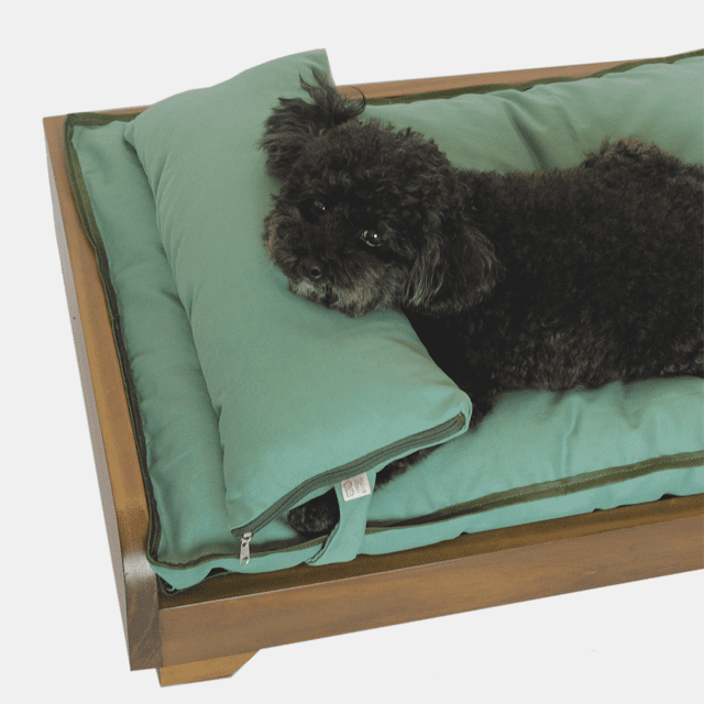 Cama de cachorro em madeira com almofadão - Barthô