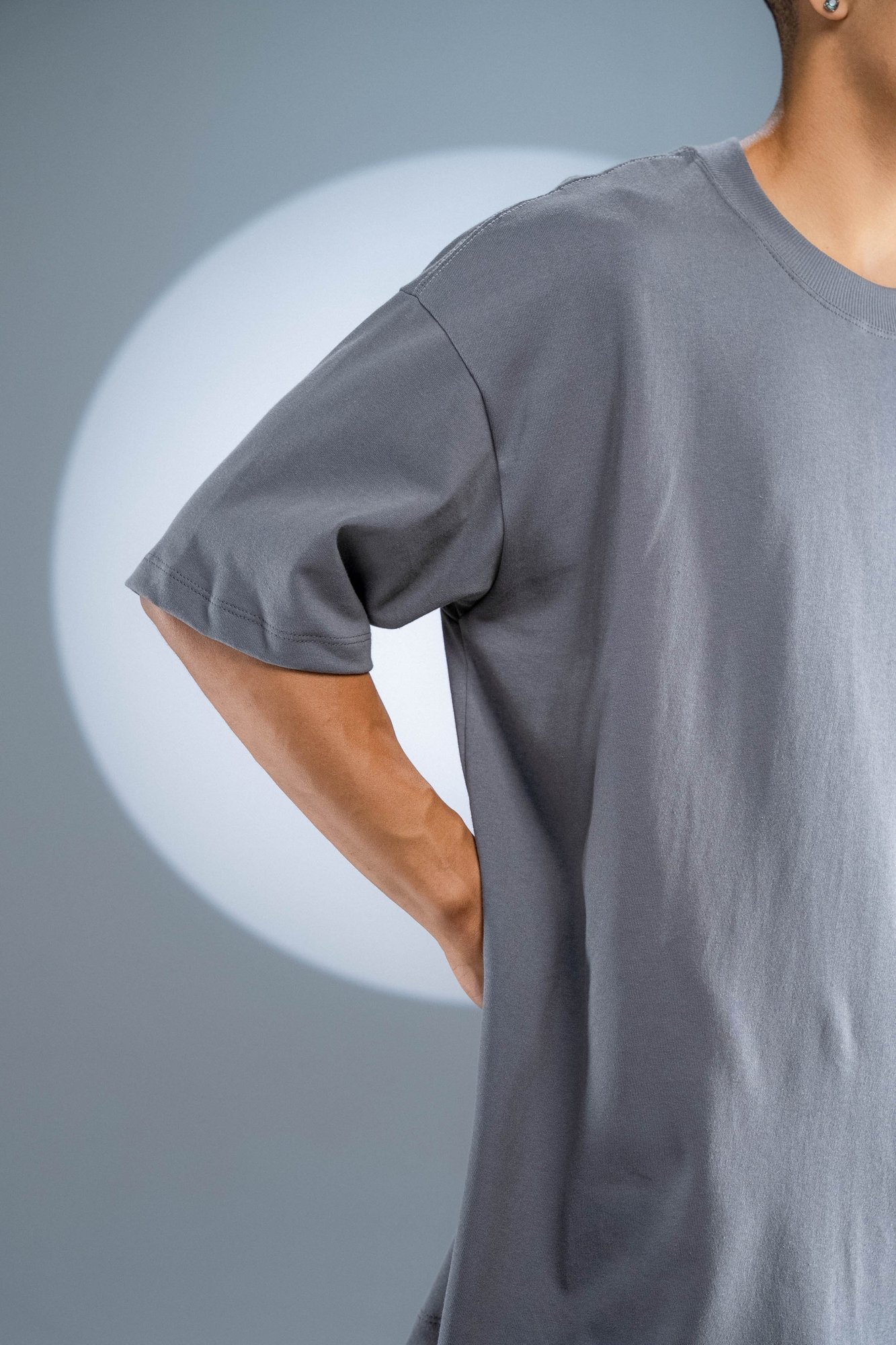 Camiseta Oversized Cinza Chumbo | Camisetas Mikonos