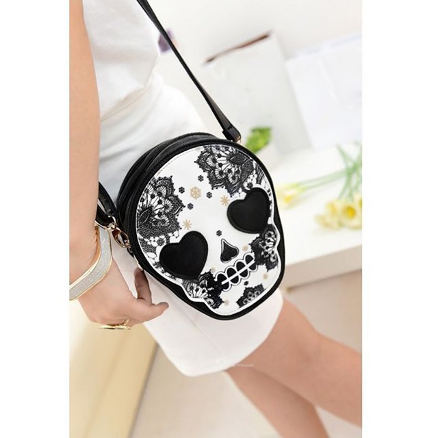 skull shaped bolsa