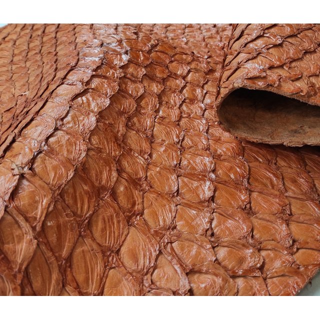 COURO DE PIRARUCU BRILHO COM QUEIMA LR | Sculp Leather Store