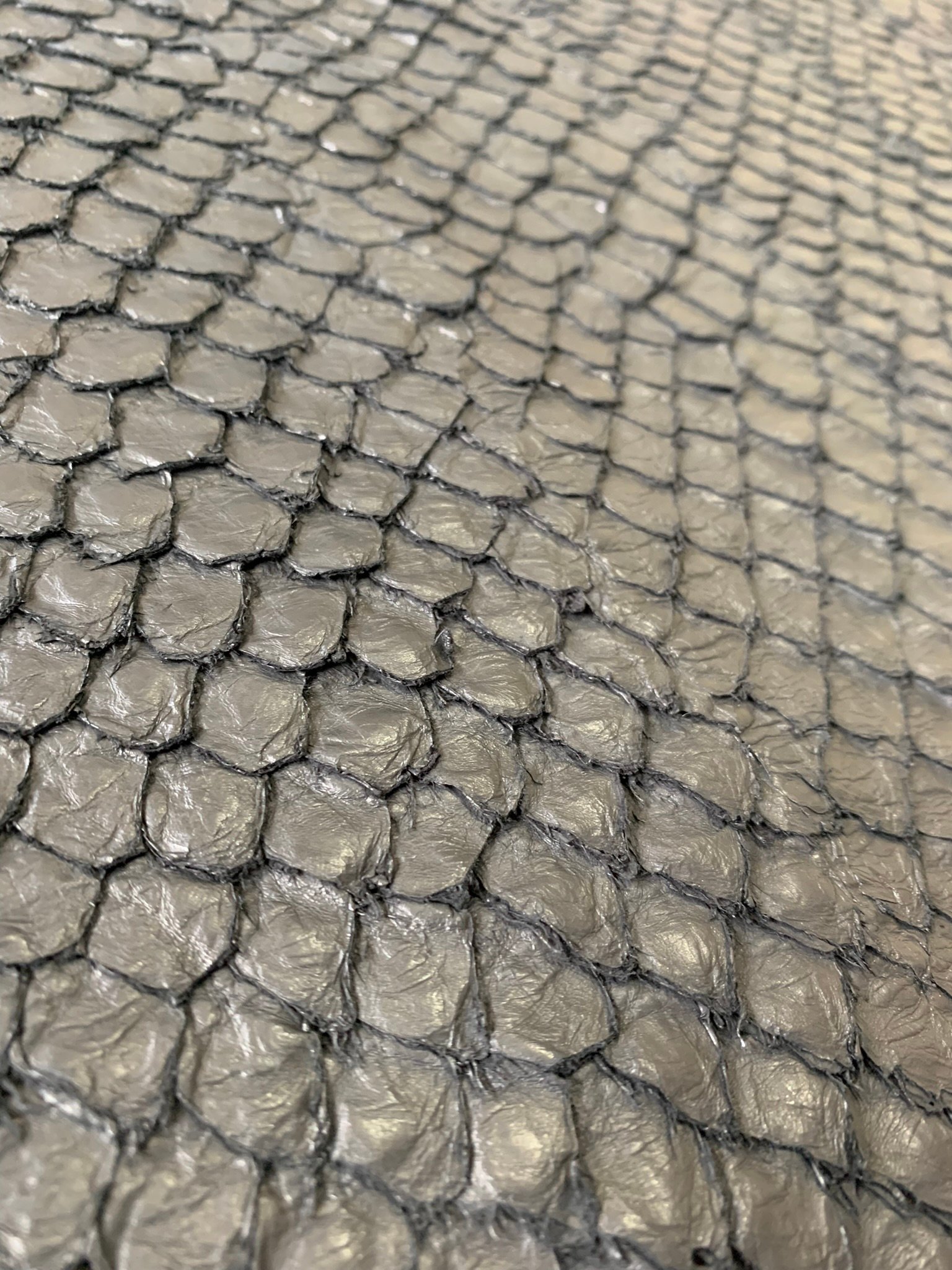 MANTA DE COURO DE PIRARUCU SEMI FOSCO LR | Sculp Leather Store