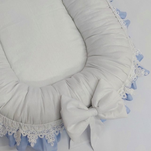 Ninho Redutor De Berço Modelo Oval Azul Bebê e Branco C/ Guipir +  Travesseiro Bordado Safari