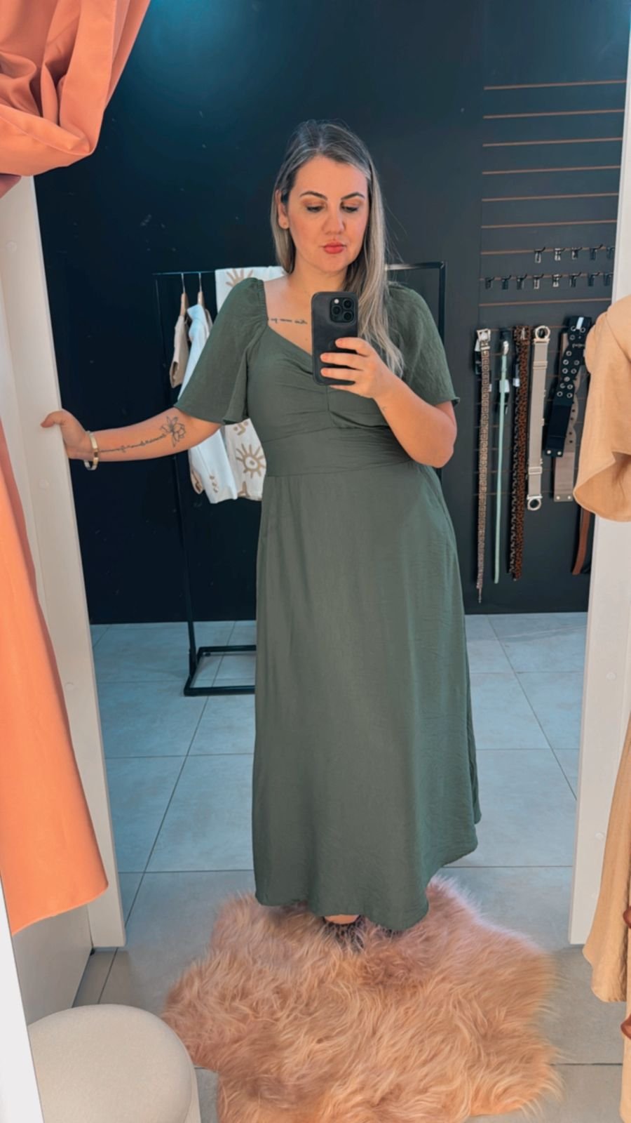 Vestido Julia - Midi com Pregas e Manga Bufante | Emiliah Store Ltda