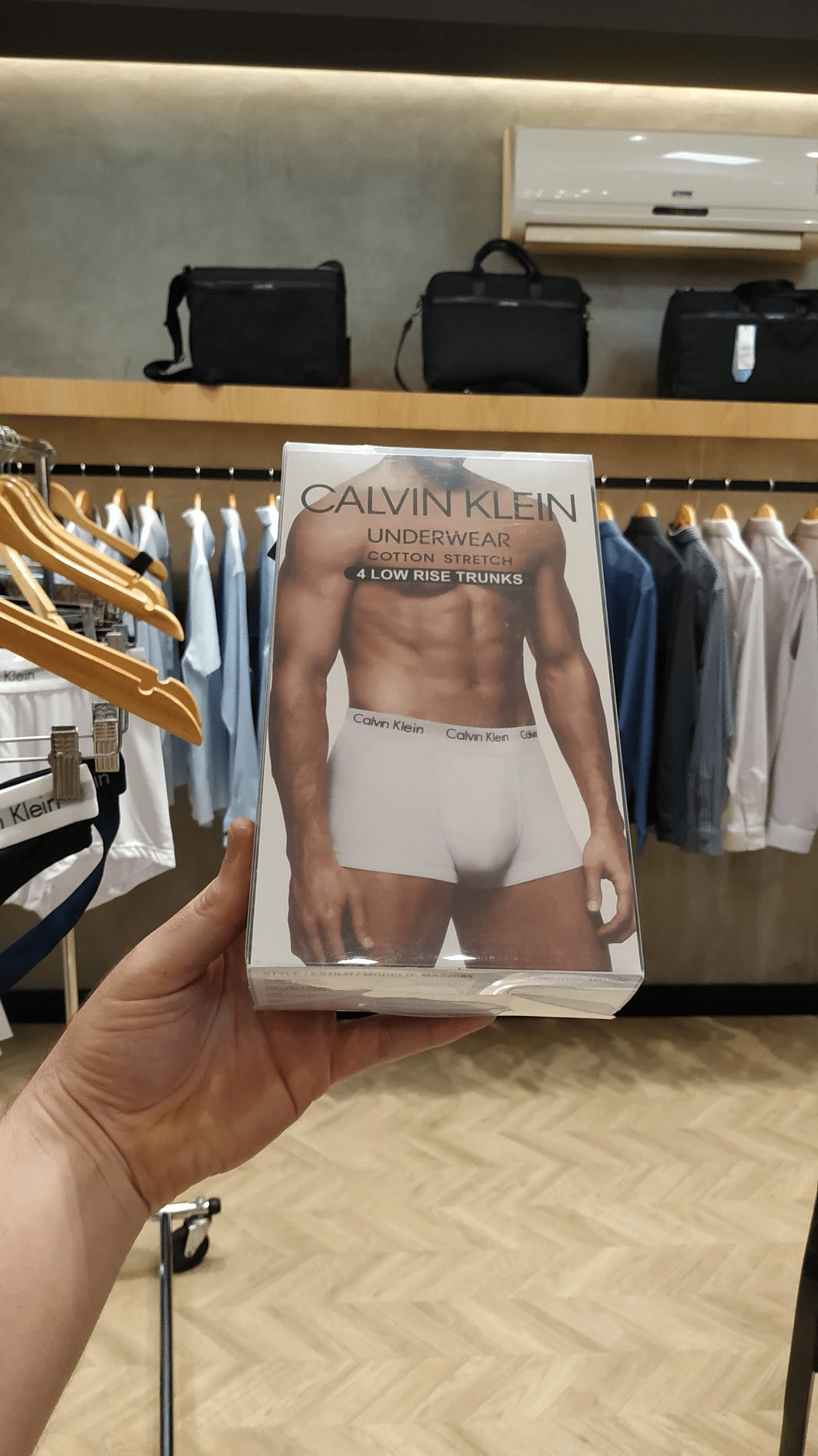 Kit com 4 cuecas Calvin Klein