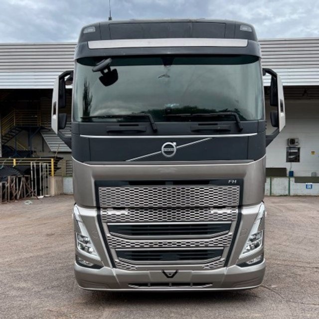 Capa Para-Choque Premium Volvo New FH 2022 em diante