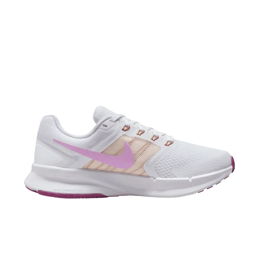 Nike run swift white hotsell