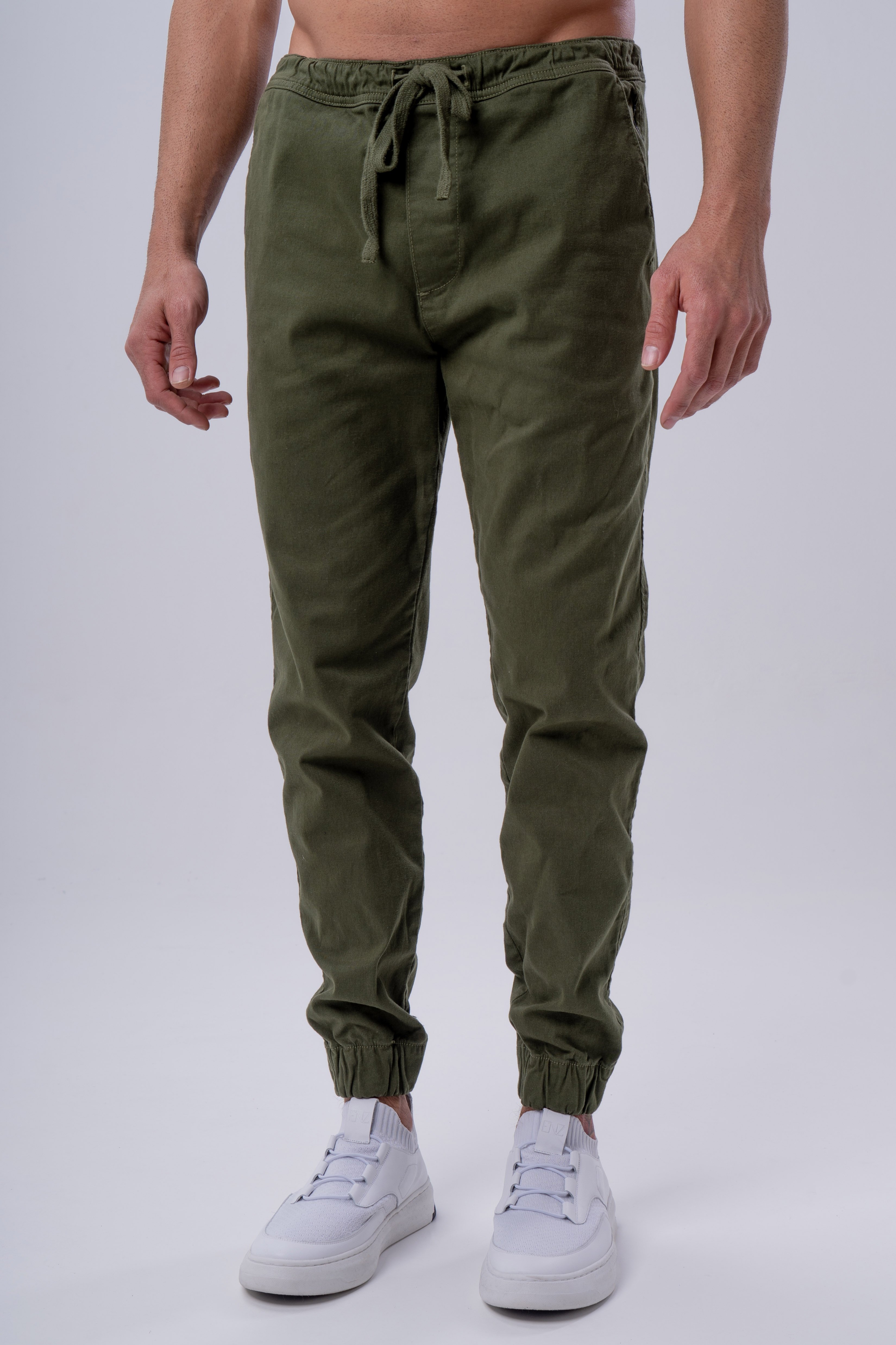 Calça Jogger Masculina Calça Camuflada Com Tenis Branco Calça