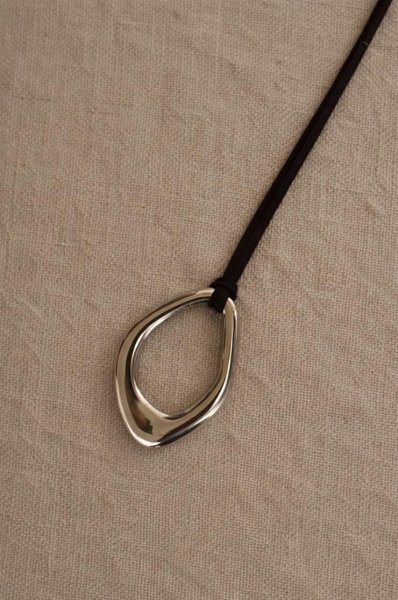 Colar Oval Irregular Prata | USEBYJAYA