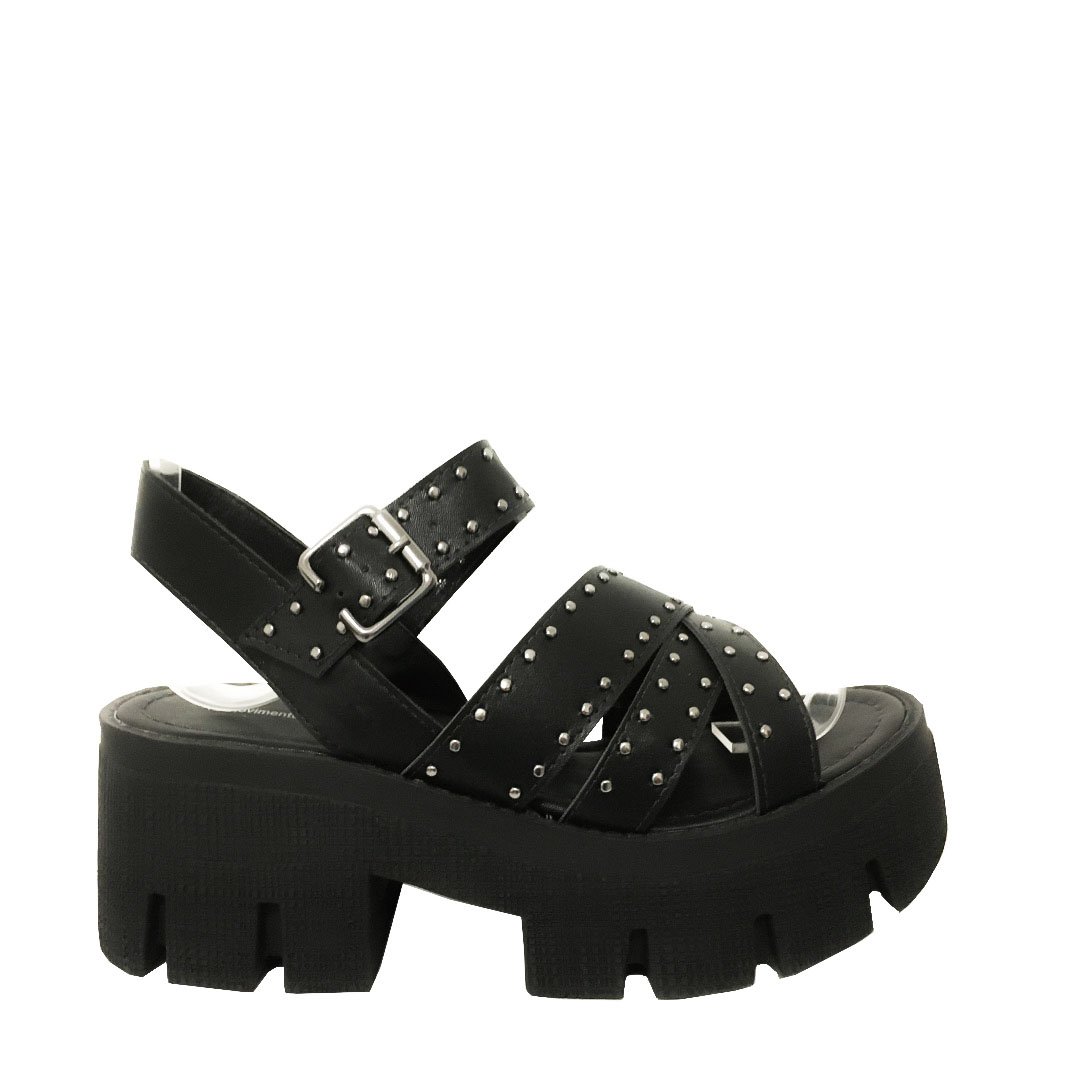 sandalia preta tratorada