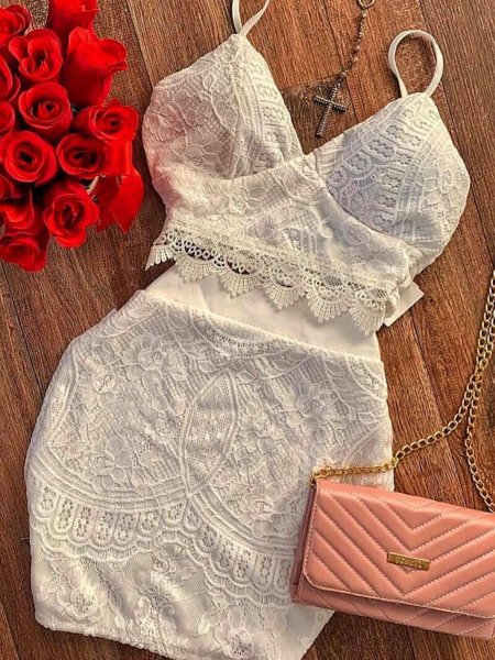 Conjunto de Renda Cropped e Saia Curta Encanto da Mulher