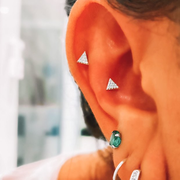 Piercing Orelha Tragus Helix Triângulo Prata 925 Cravejado