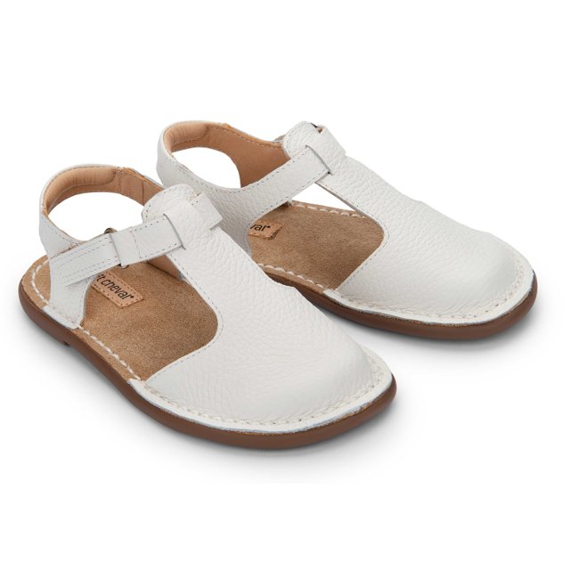 Compre Sandália Infantil Minimalista em Couro Petit Cheval Modelo