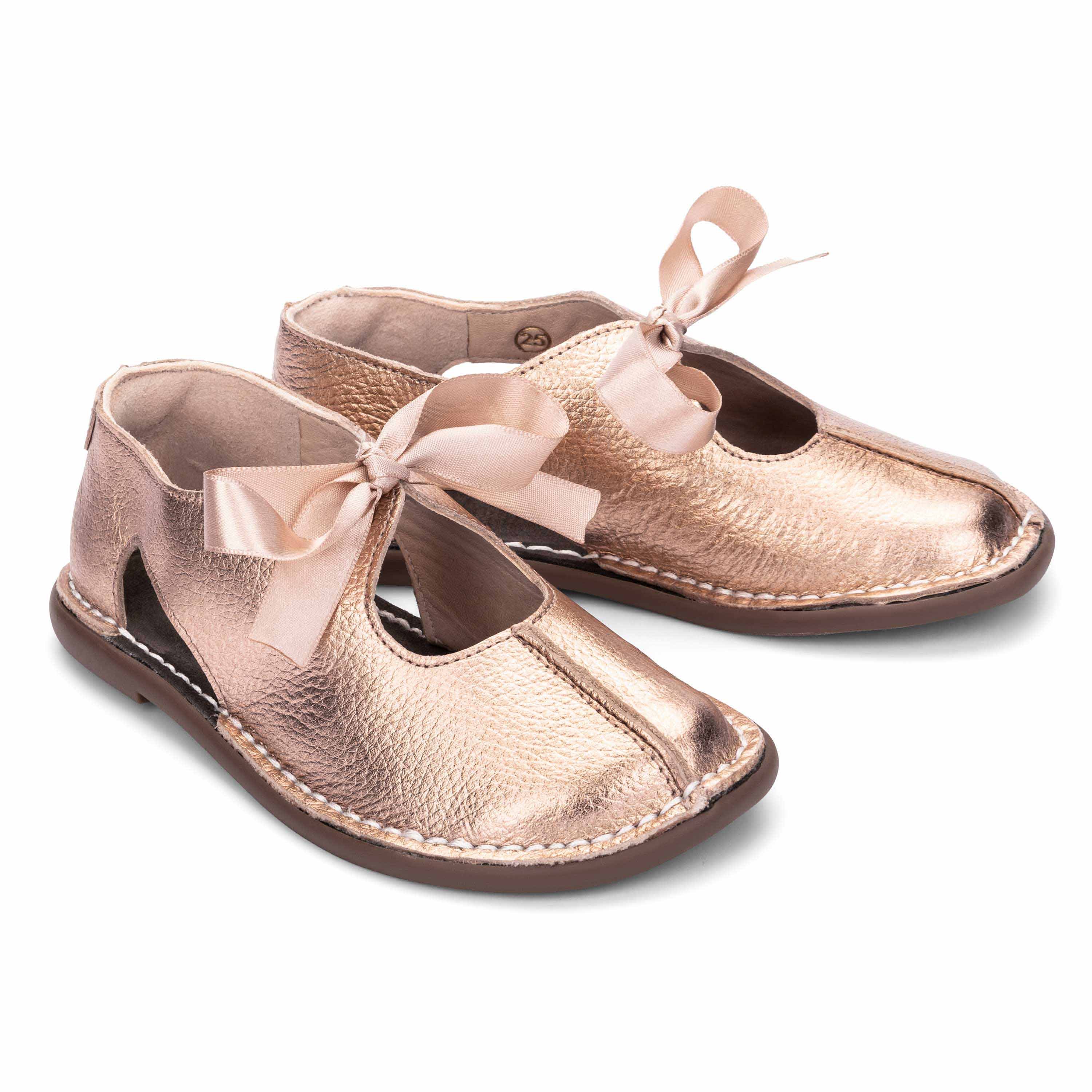 Sapato Infantil em Couro Tabuleiro Customizado | Petit Cheval Sapatos  Infantis em Couro