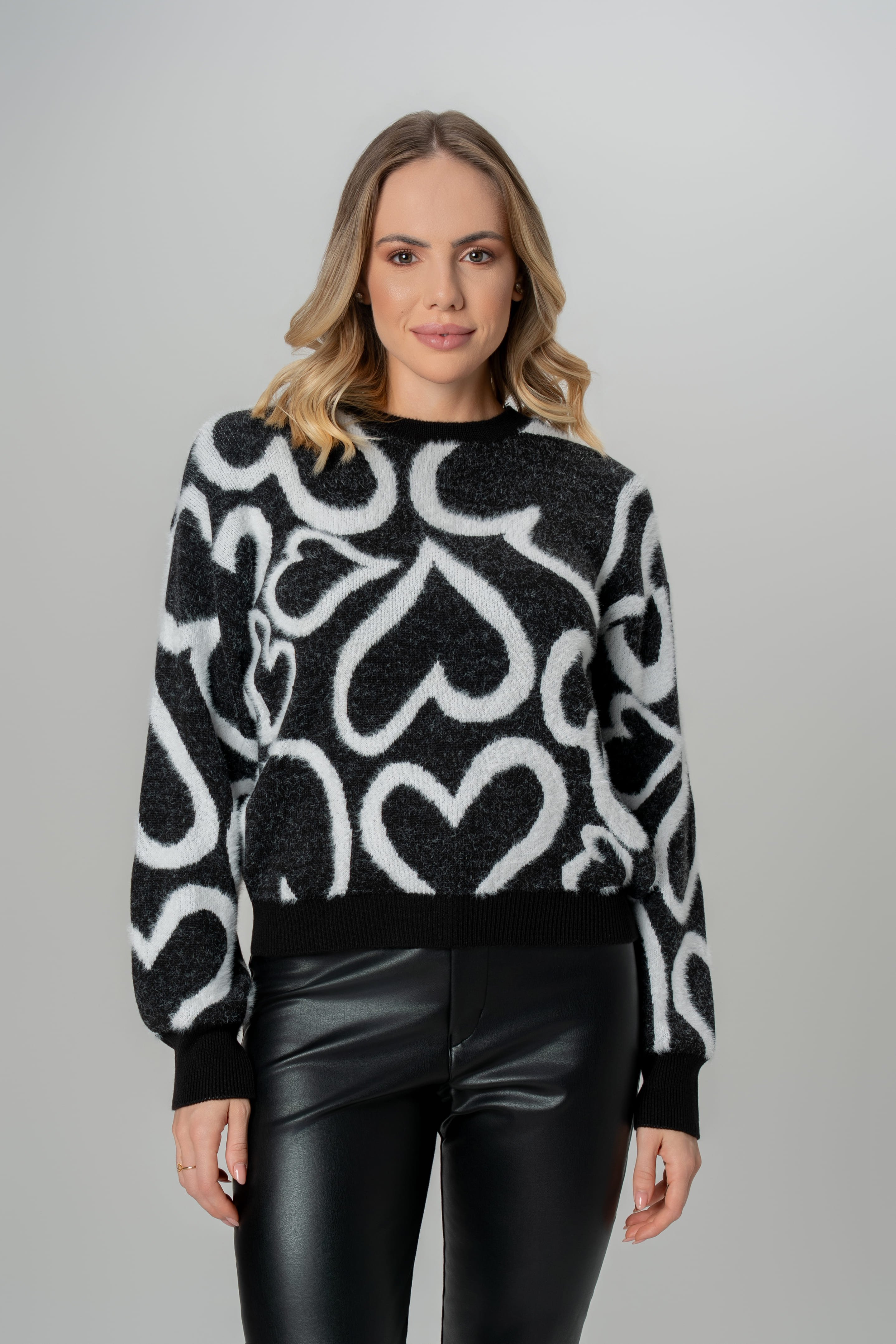 Front heart rhinestone logo blouse ブラック Blusa Coração | Daiane