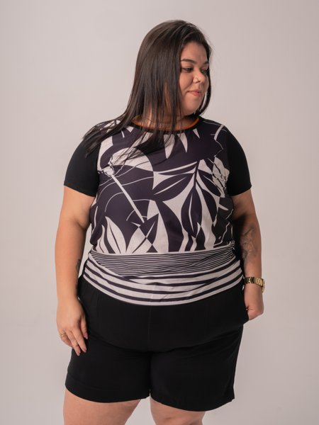 Blusa preta e store branca plus size