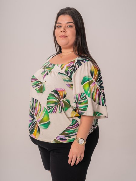 Blusa Plus Size em Malha Viscose com Decote V