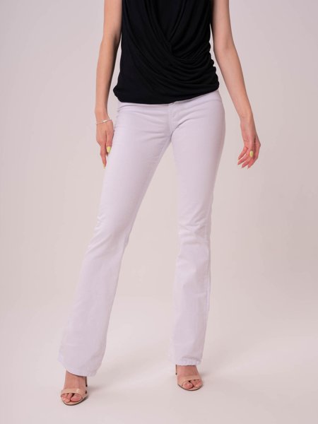 calca-jeans-sarja-branca-flare-cintura-alta-3