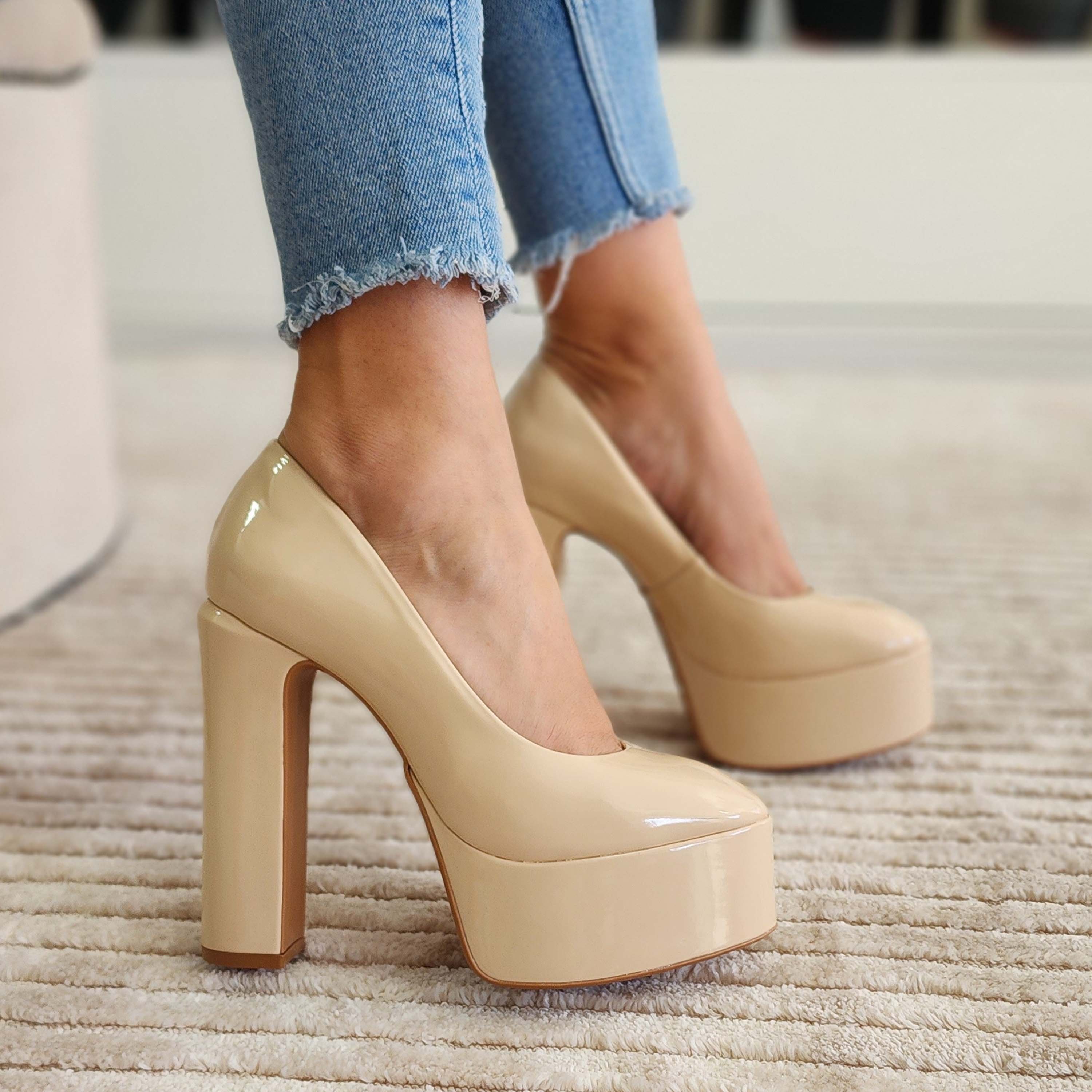 Sapato Scarpin Salto Alto Bege Fechado Salto Quadrado Scarpin