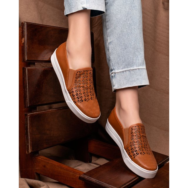 Tênis Slip On Caramelo DME2122352 Numeração Especial | Domínio Da Moda