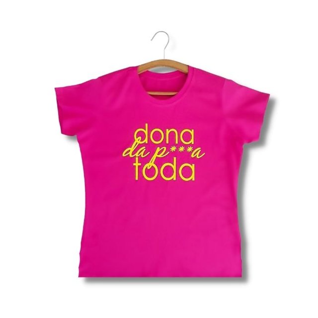 Camiseta Feminina T-Shirt Luxo Rosa Pink com Acessórios Estampa