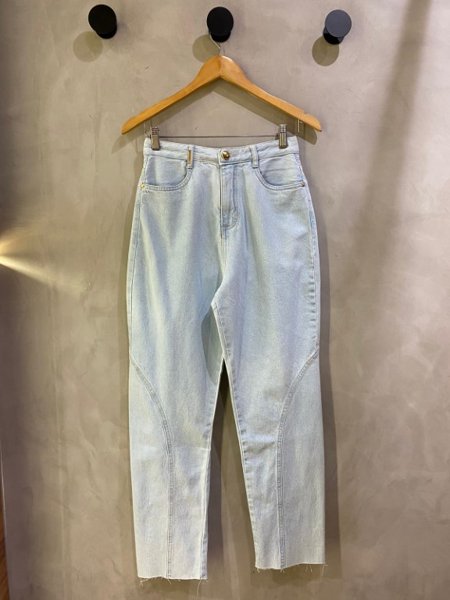 calca-jeans-com-recorte-charry-4
