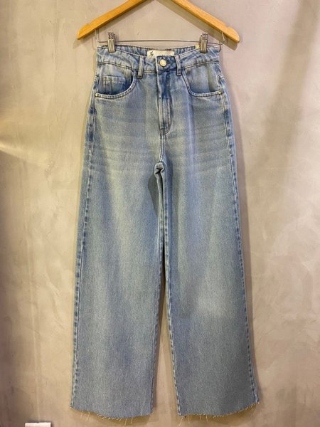 calca-jeans-monica-pantalona-lavagem-clara-sly-wear-4