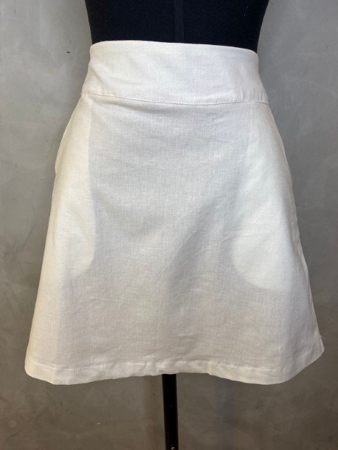 Saia Curta Natália Linho Off White | Sonho de Consumo