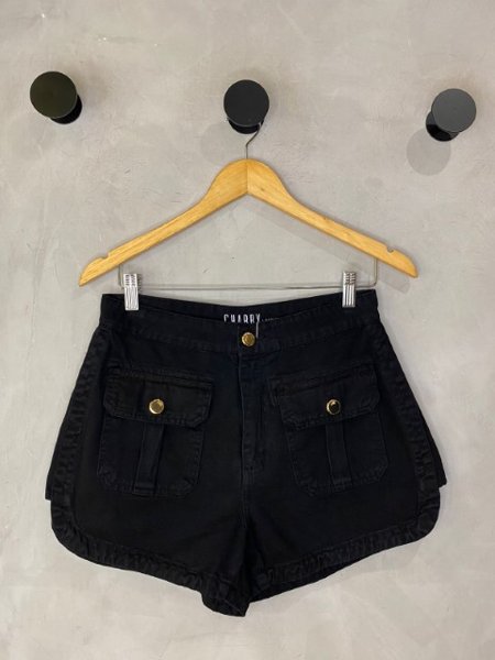 short-jeans-com-bolso-frontal-preto-charry-4