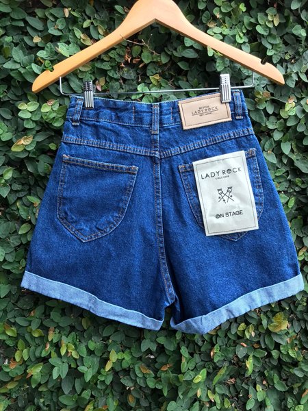 shorts mom lady rock