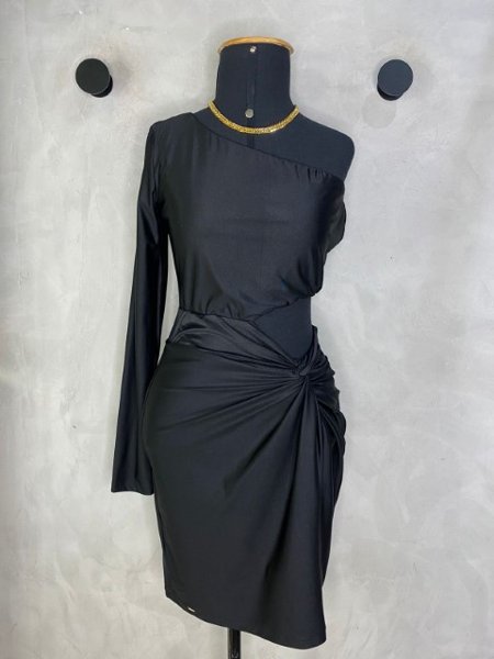 vestido-curto-manga-unica-com-recorte-preto-charry-3