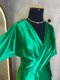 vestido-longo-naomi-acetinado-com-torcao-verde-esmeralda-charry-3
