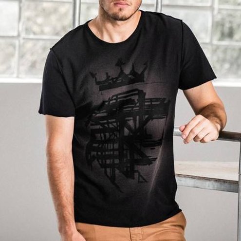 Camiseta Masculina de Algodão Essentials Estampa Logo Lateral Gola V Calvin  Klein Jeans - Calvin Klein