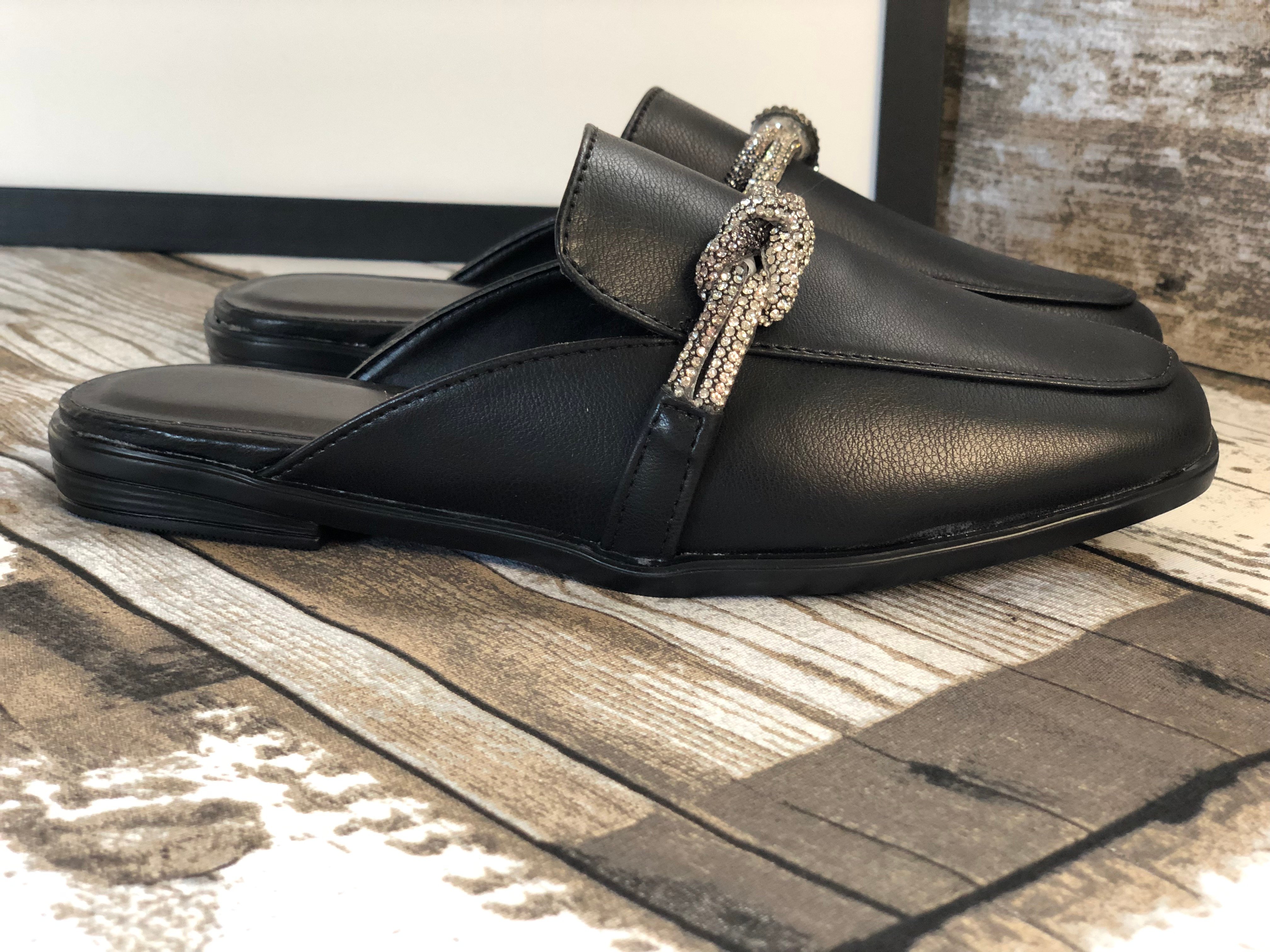 Mule Pedraria /De Gato e Sapatos : Branco ,Preto – De Gato e Sapatos