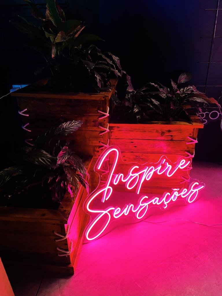 Luminária Neon Led Inspire Sensações 75x42cm Atacado neon