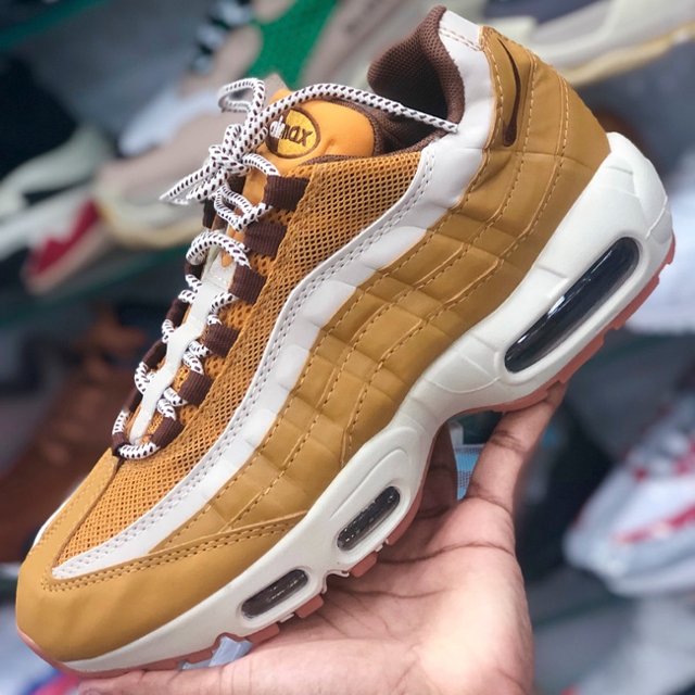 air max 95 essential marrom