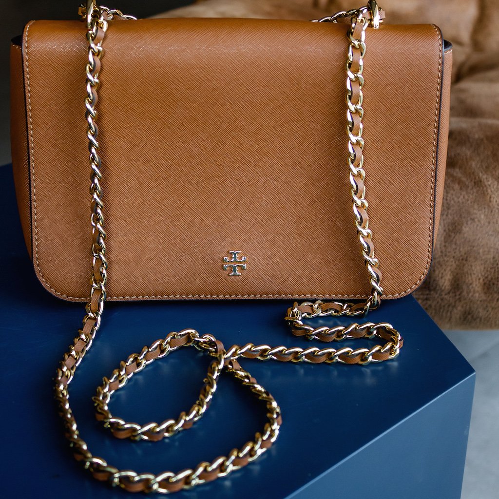 tory burch gold bolsa