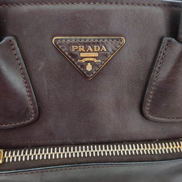 prada hand bolsa