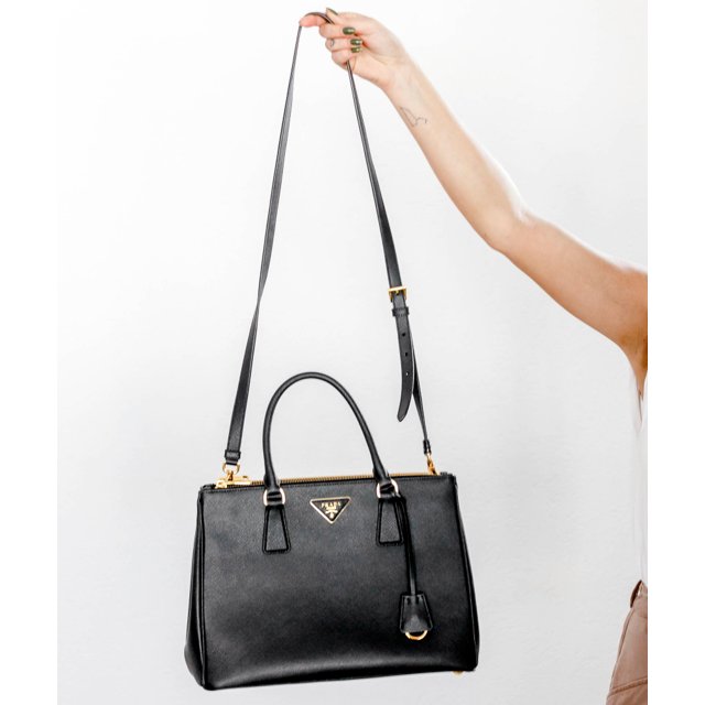 first prada bolsa