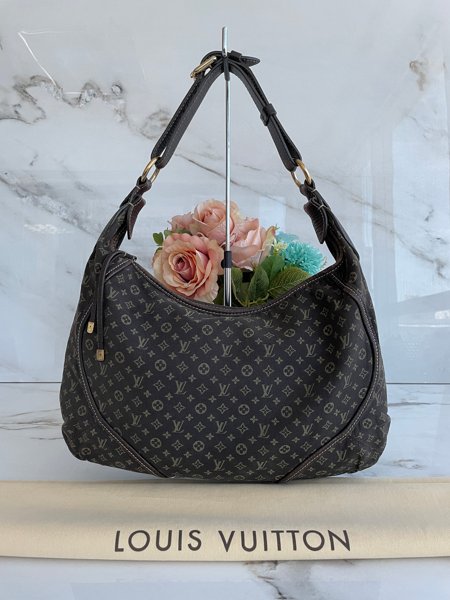 lv trunks and bolsas charm