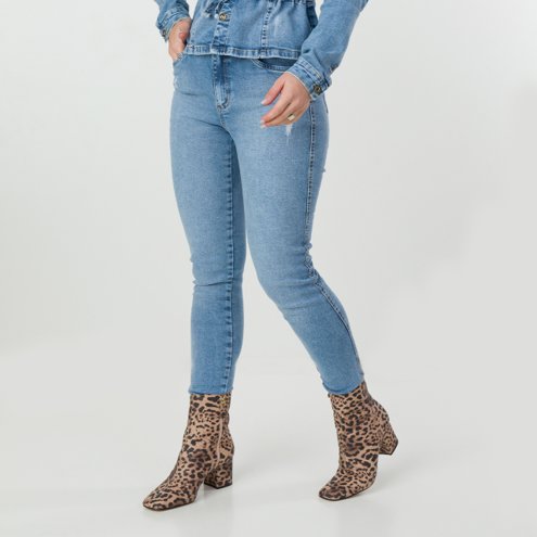 calca-jeans-modelagem-cropped-tom-medio-22104-a