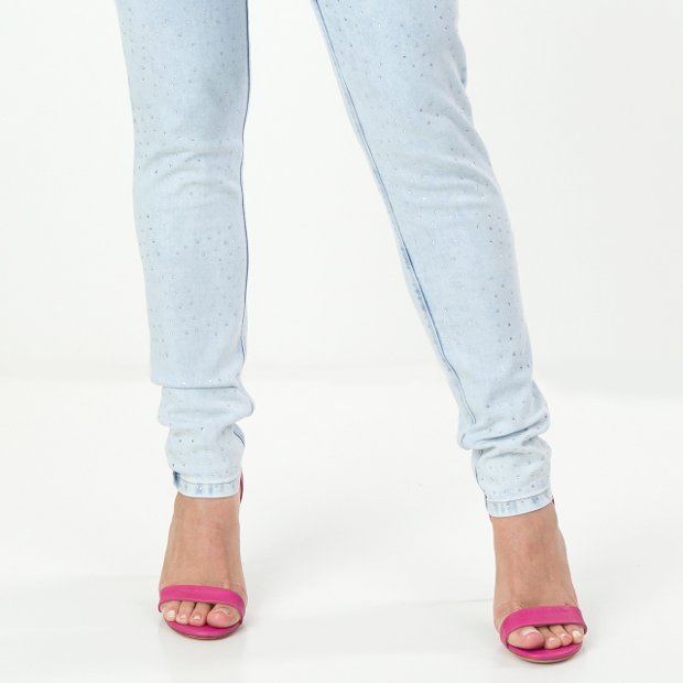 calca-jeans-skinny-com-strass-tom-claro-22109-c