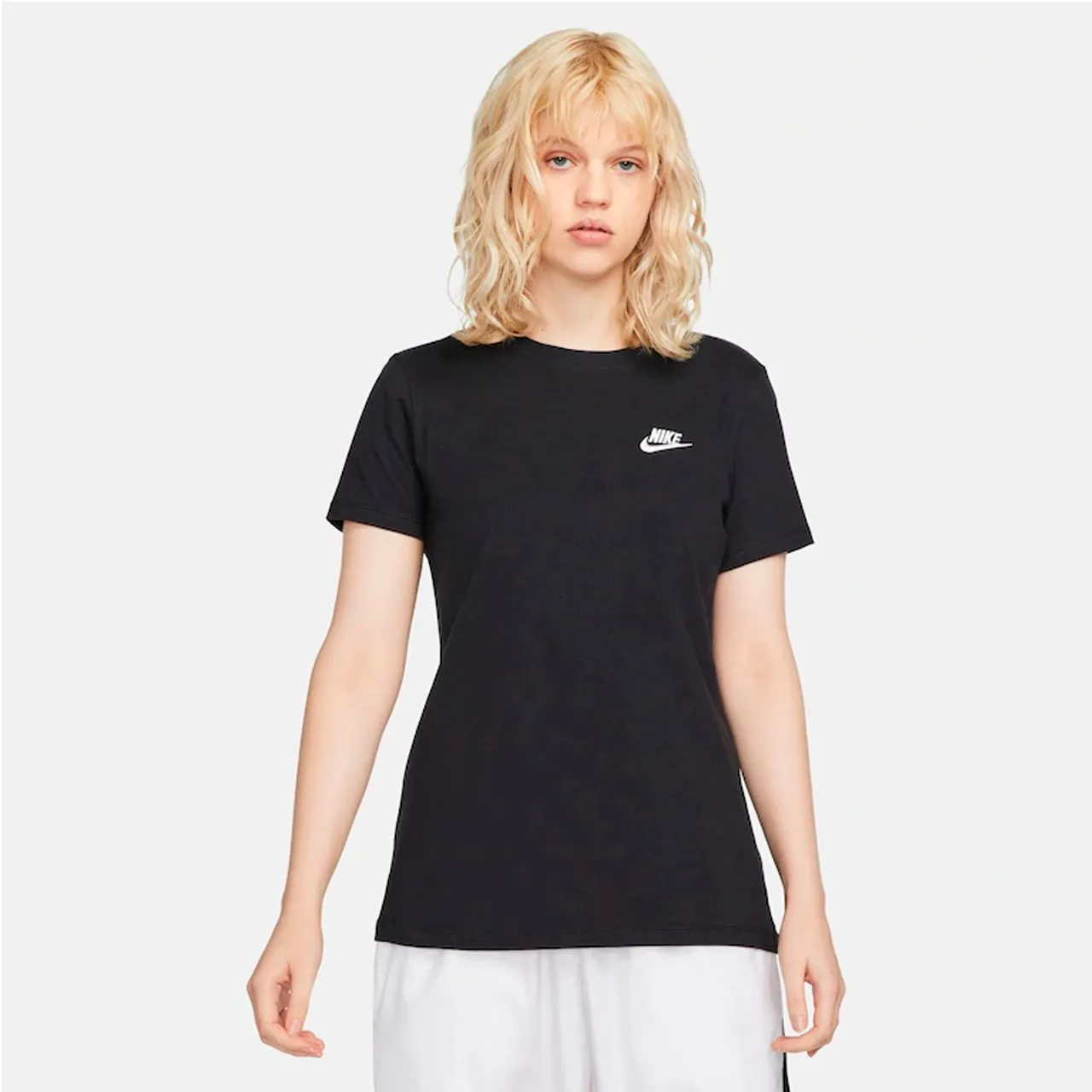 CAMISETA NIKE LOGO BORDADO FEMININA