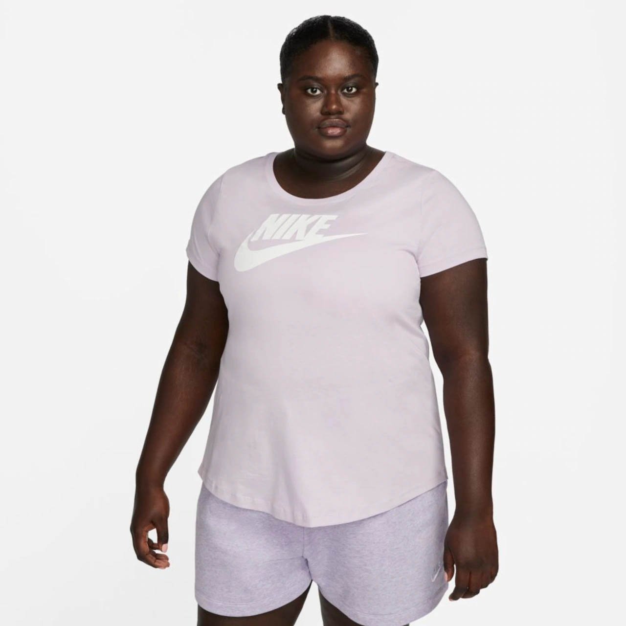 Camiseta Nike Sportswear Essential - Feminina