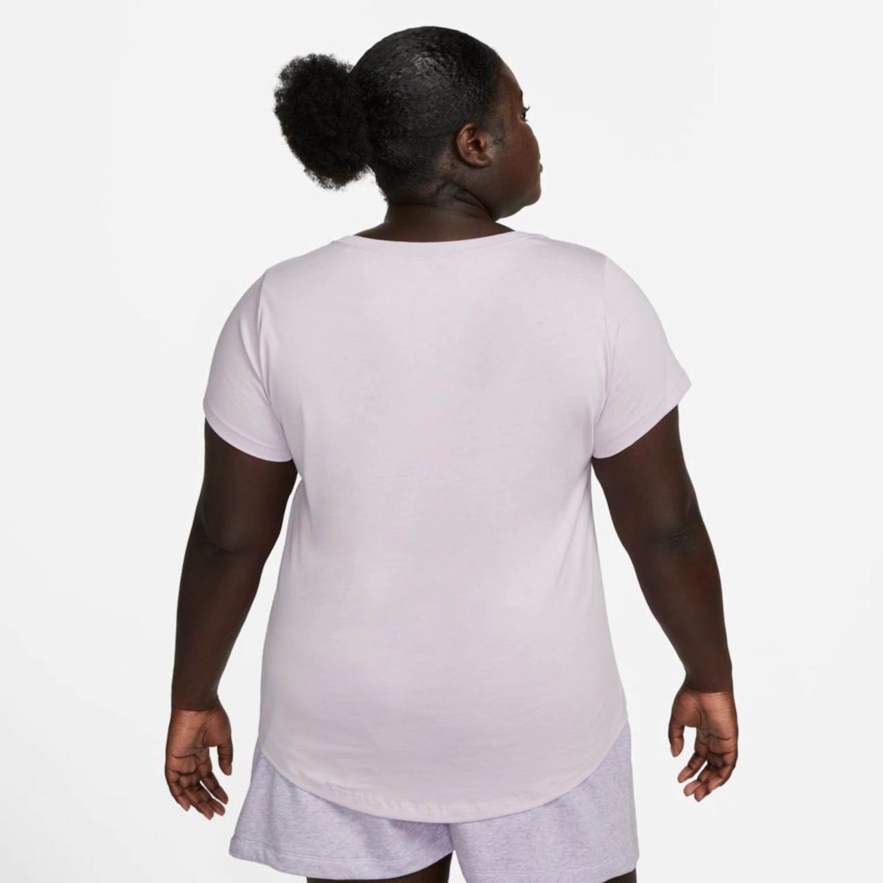camiseta-nike-plus-size-sportswear-essential-feminina-cj2301-530-lilas-b