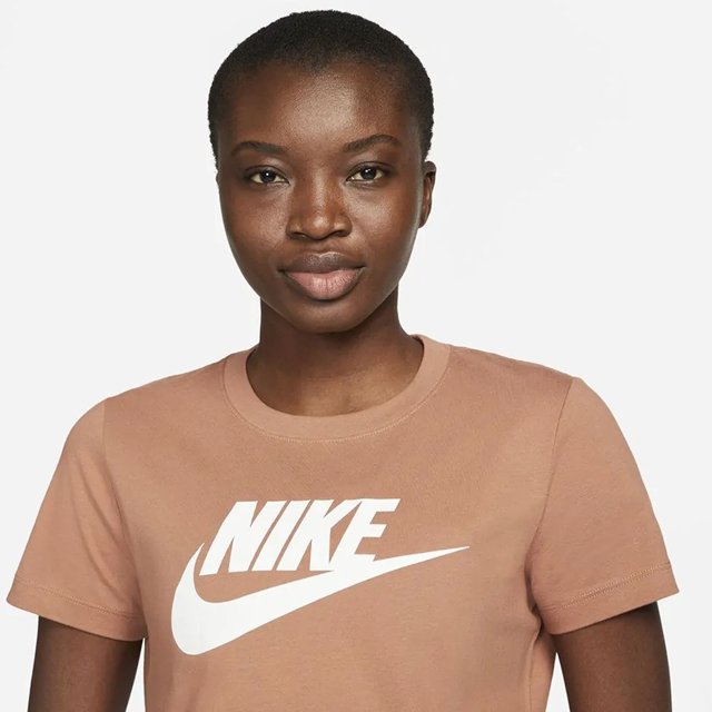 Camiseta Nike Sportswear Essential Feminina - Bv6169-601