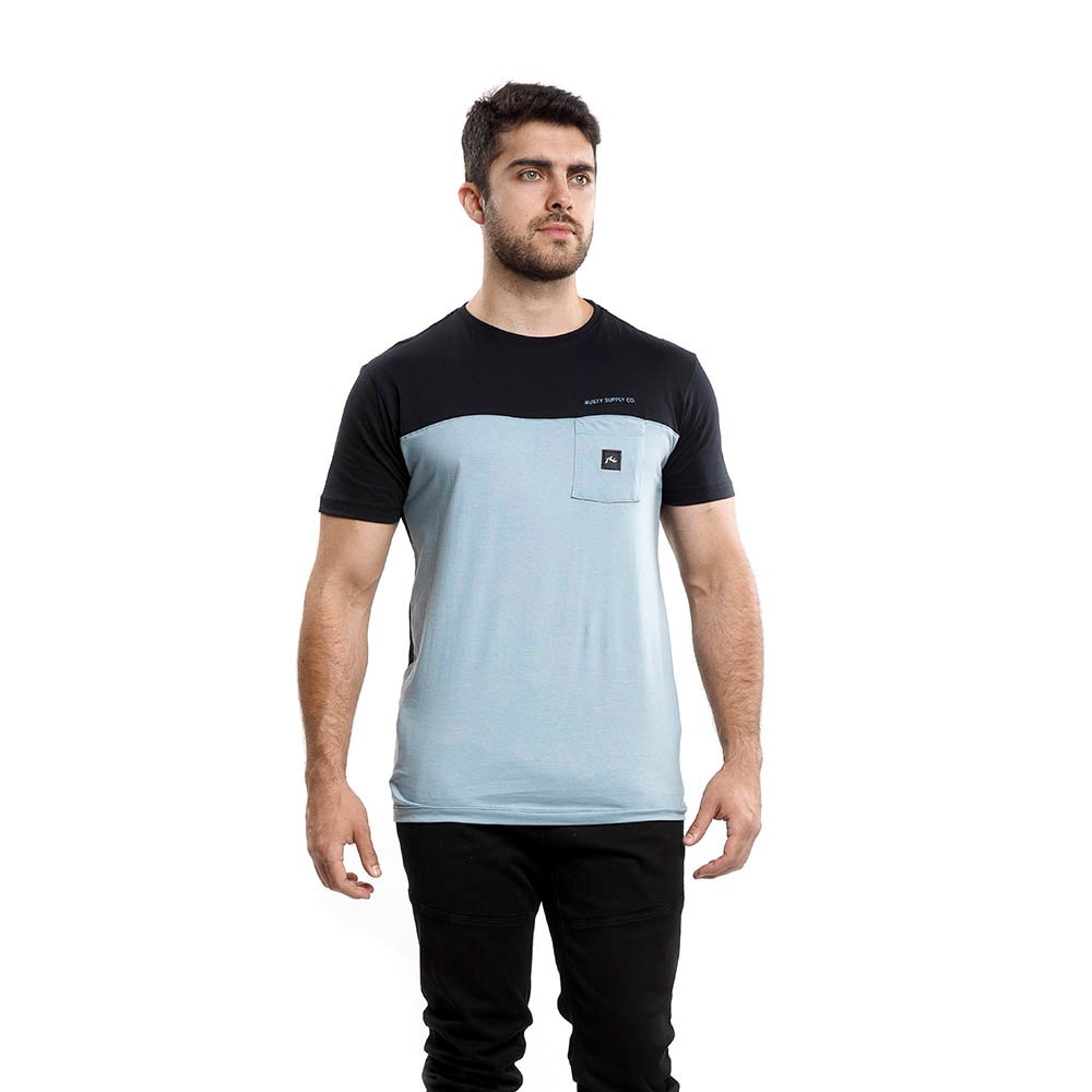 camiseta-rusty-masculino-com-bolso-preto-azul-rtts030016-a