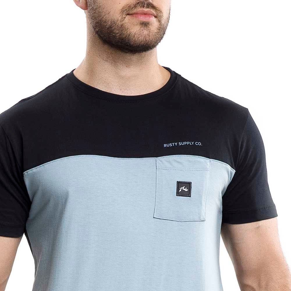 camiseta-rusty-masculino-com-bolso-preto-azul-rtts030016-b